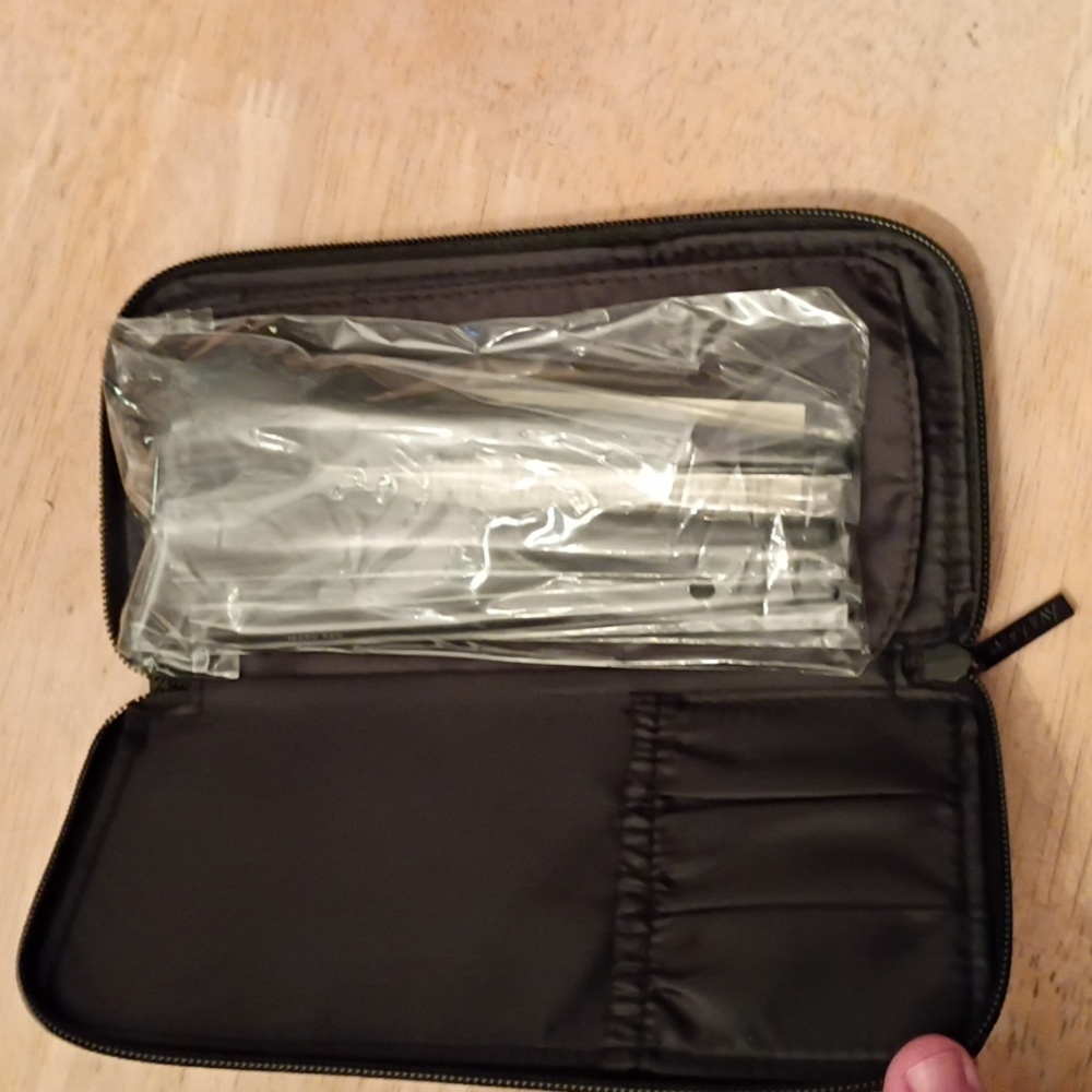 Make Up Brush Kit - Picture 6 of 6